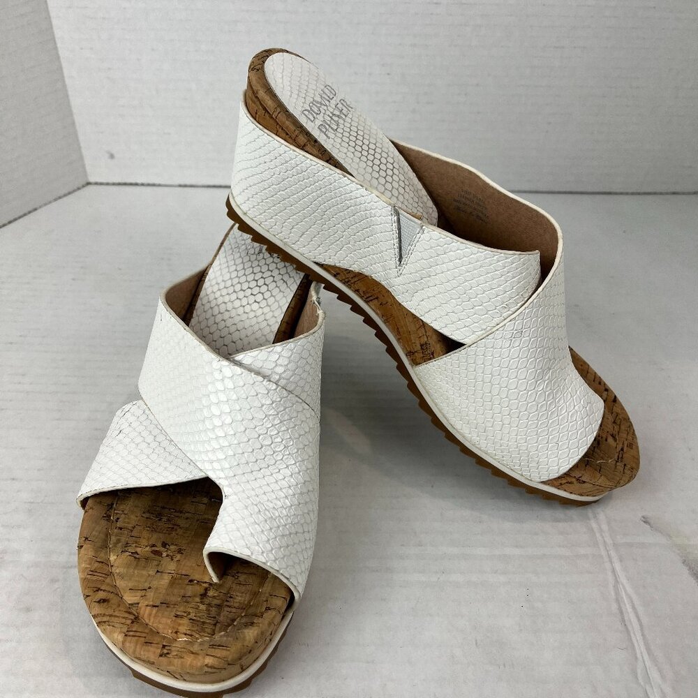 Women's White Donald J. Pliner Leather Wedge thong Sandals US 8